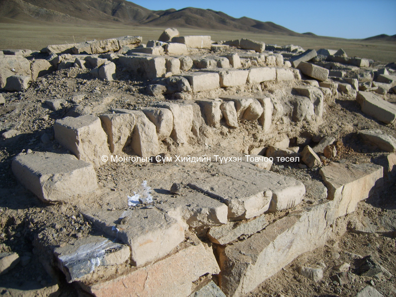 Туурийн баруун-хойд өнцгийн 2 суварганы суурь